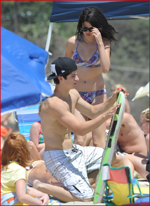 selena gomez beach pictures. Selena Gomez: Spicy New Beach